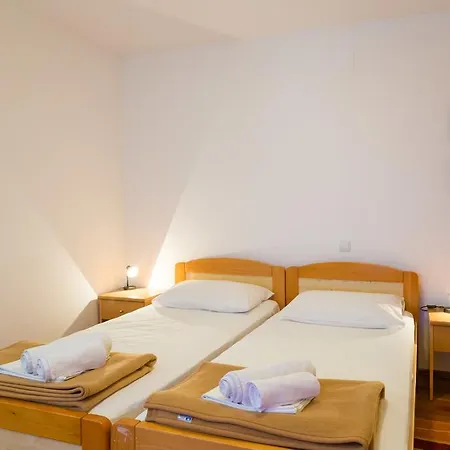 Apartment Mirta *